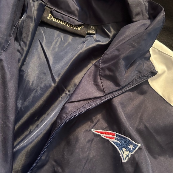 Dunbrooke SI New England Patriots Windbreaker, Large - Picture 4 of 4